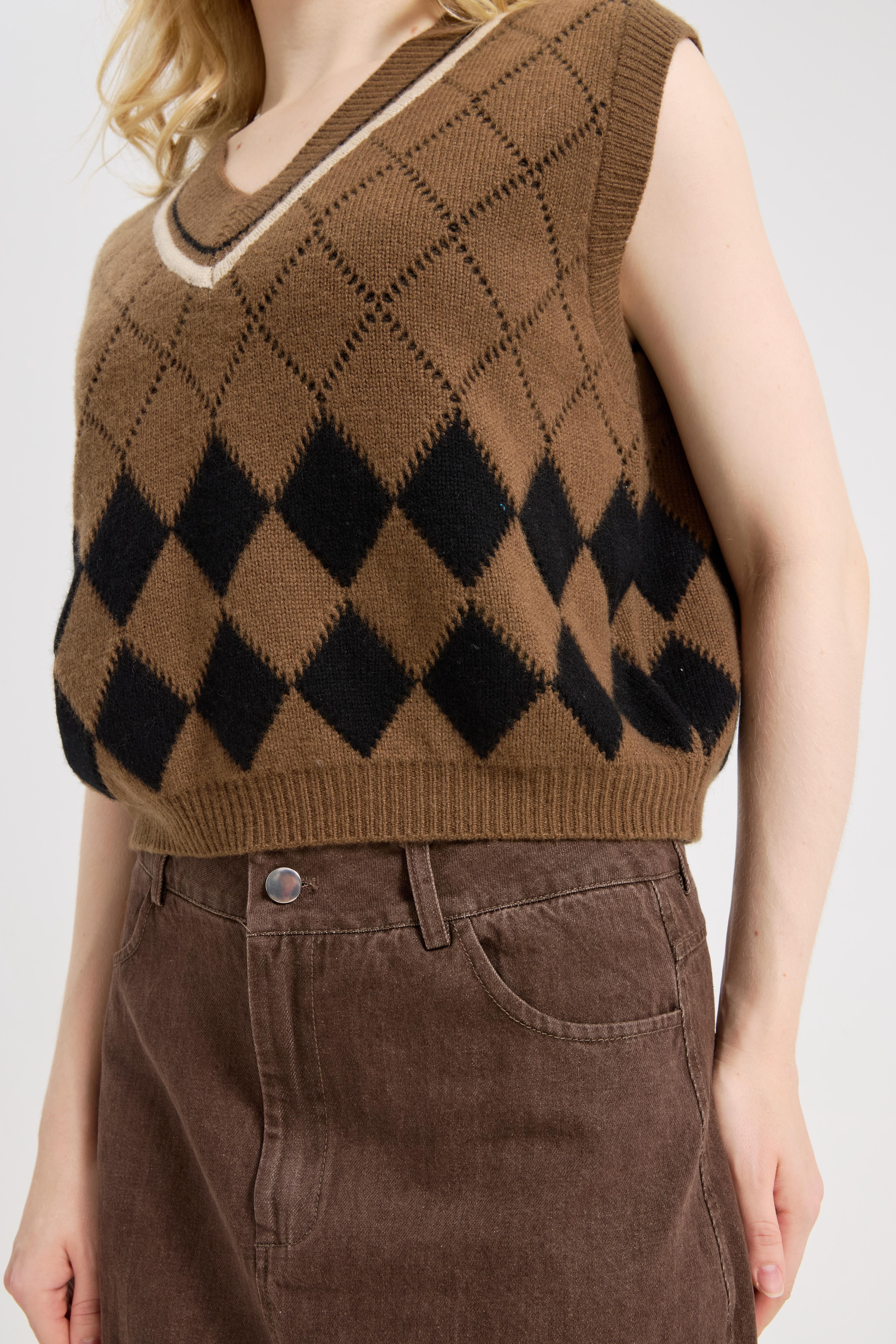 Hyipels Sweater Vest Women,Sleeveless V Neck Argyle Plaid Long