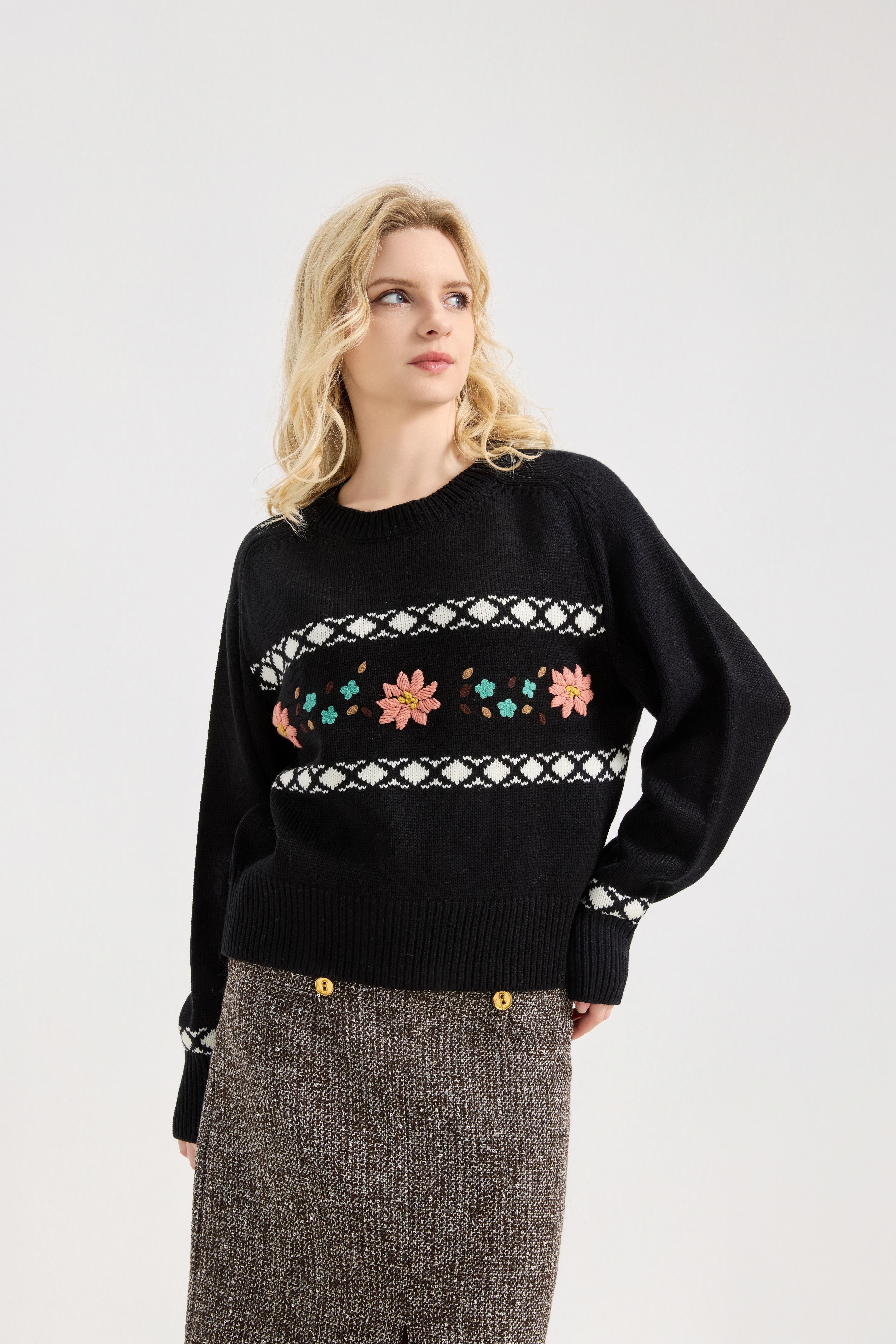 Donna's Embroidered daisy floral Sweater Crewneck Chunky Knit Sweater Pullover
