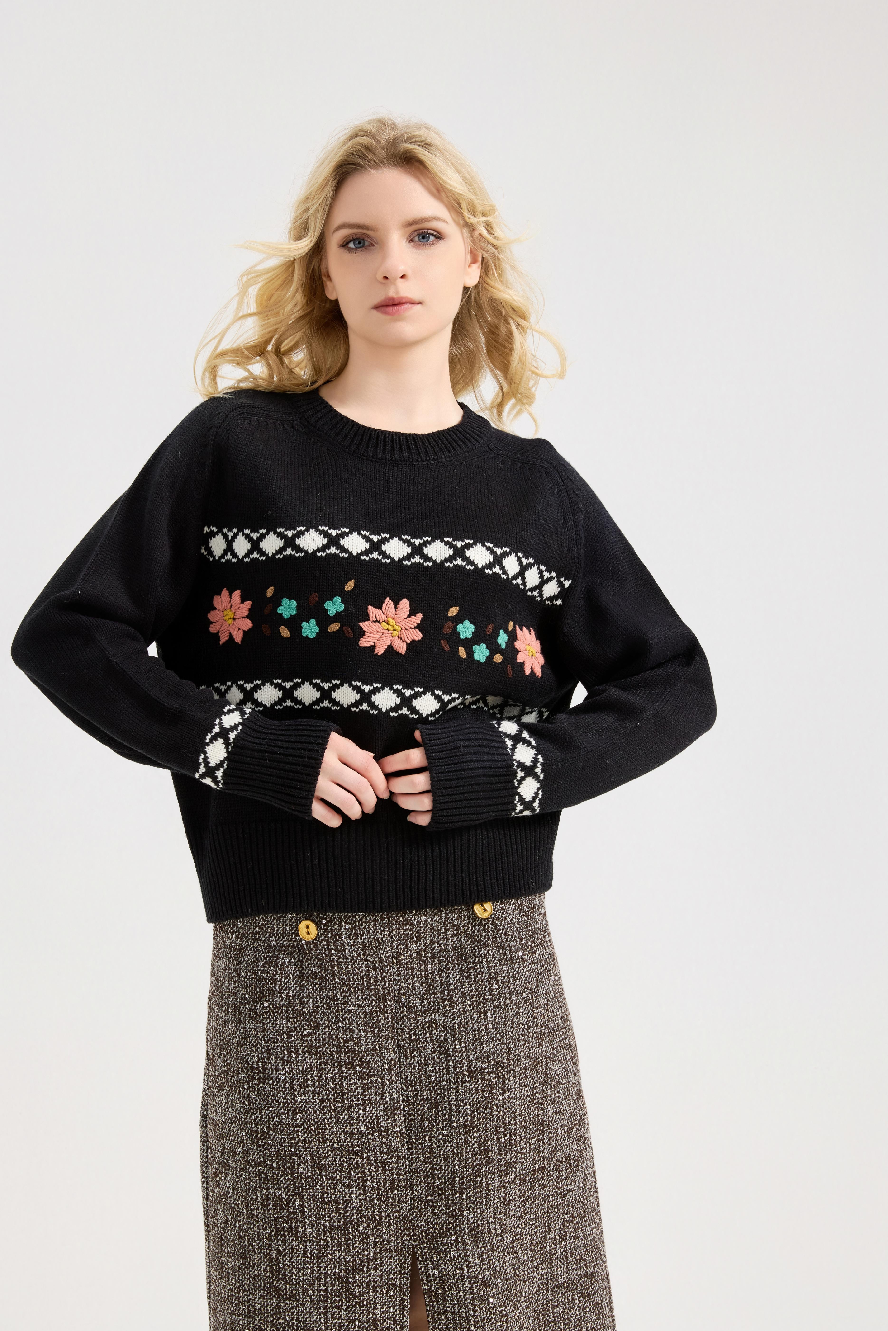 Donna's Embroidered daisy floral Sweater Crewneck Chunky Knit Sweater Pullover