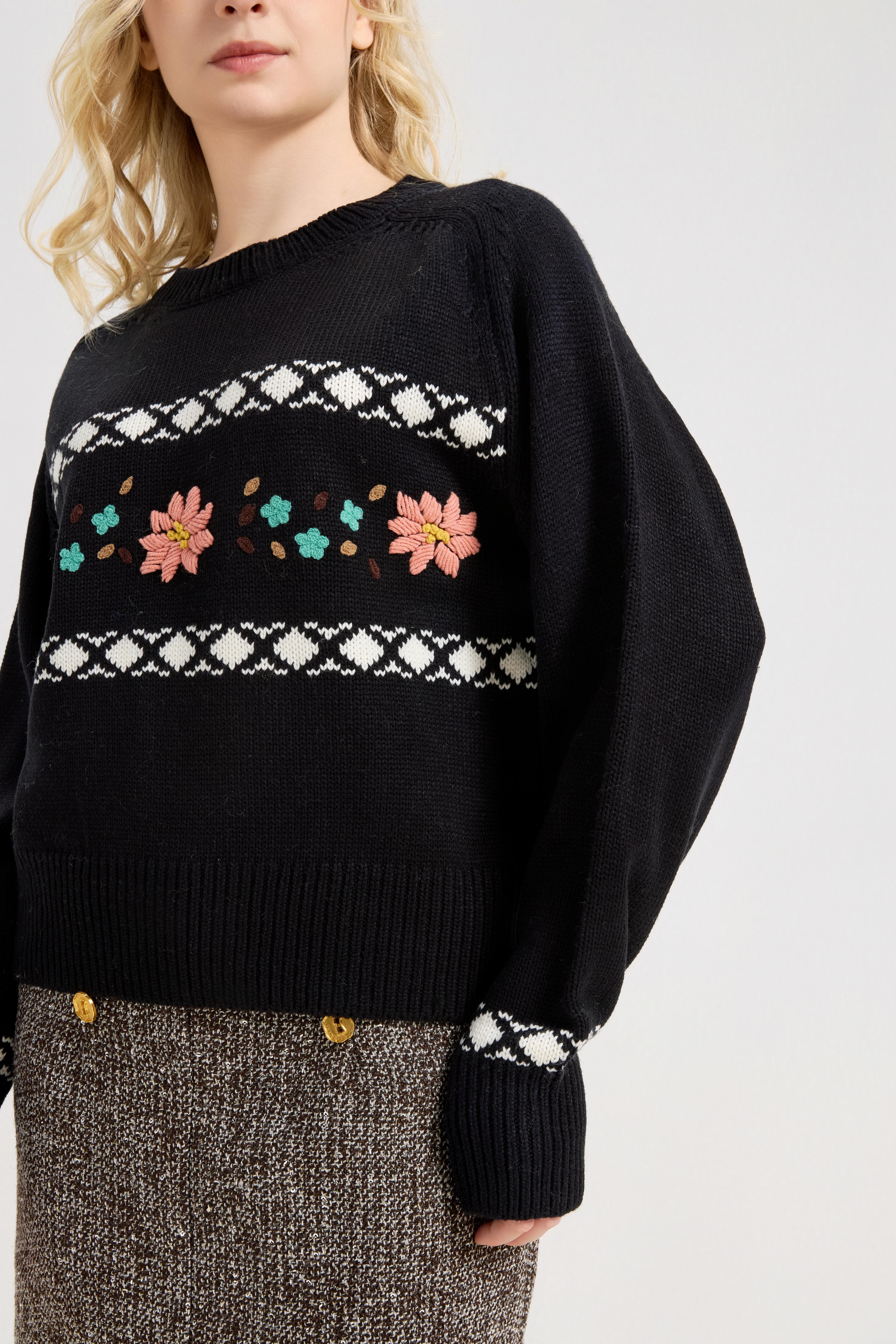 Donna's Embroidered daisy floral Sweater Crewneck Chunky Knit Sweater Pullover